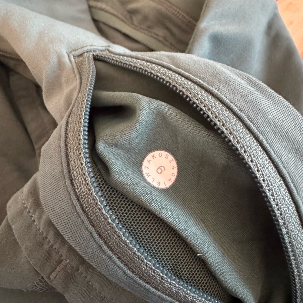 Lululemon Aquatic Green Speed Up  Shorts - Picture 8 of 9